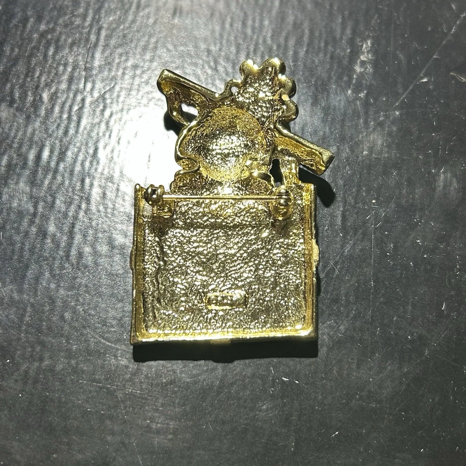 Vintage Signed AJC Christmas Matte & Shiny Gold Tn Puppy Dog Present Brooch Pin - Image 3