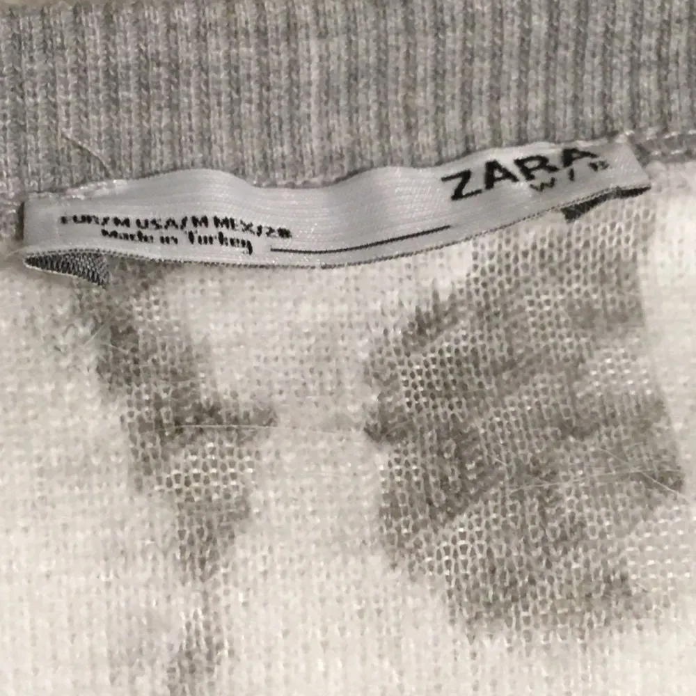 NWOT Zara Faux Fur Design Zip Up Sweater Size Med. - Image 5