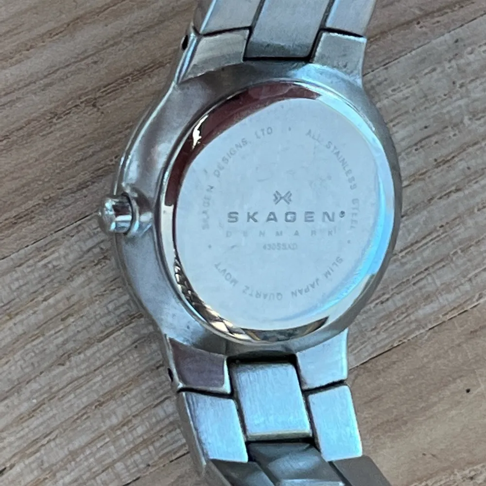 Skagen Steel Denmark Ladies Watch Crystal Markers Stainless Bracelet and Dial - Image 7