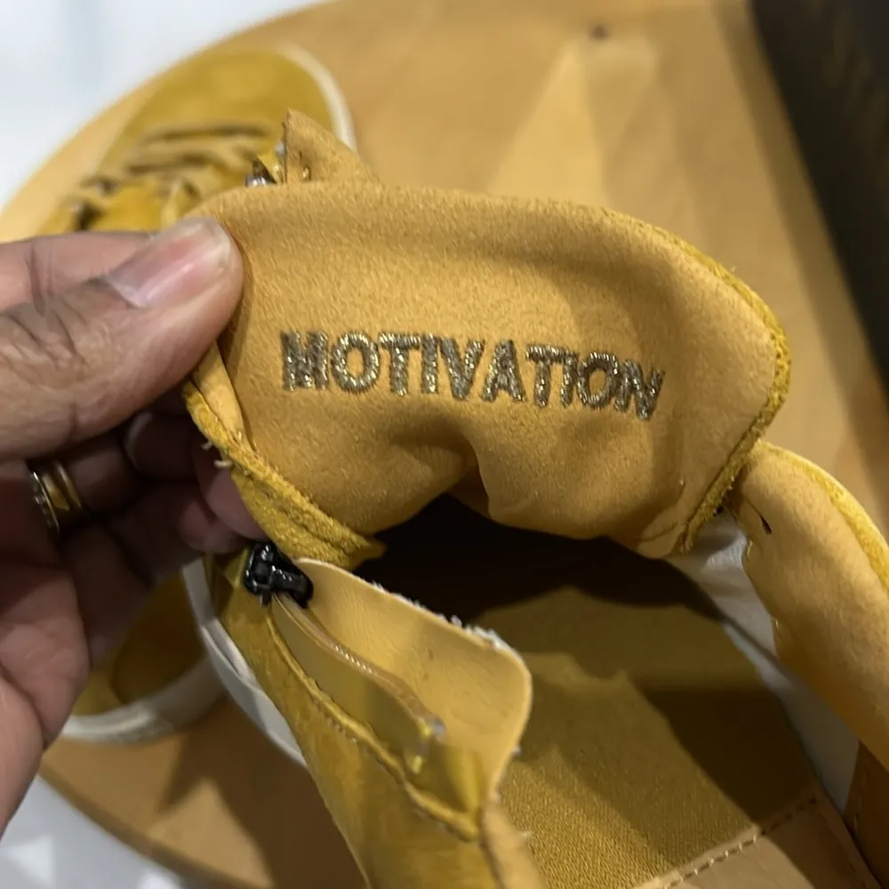 NWB K-Swiss Women’s Suede Sneakers Court Pro MOTIVATION Low Size 6.5 Yellow/Gold - Image 7