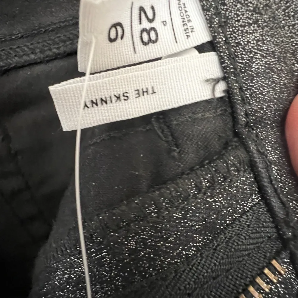 LOFT Woman’s shimmery Black Jeans - Image 6