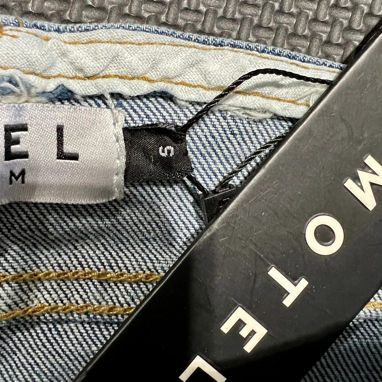 Motel Denim Flare Leg Jeans Exposed Button Fly Light Wash Women Size S/ 23L‎ 33L - Image 5