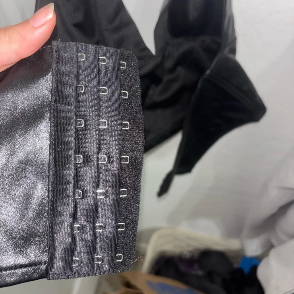 Windsor Black Leather Top with Silver Accents - Image 4