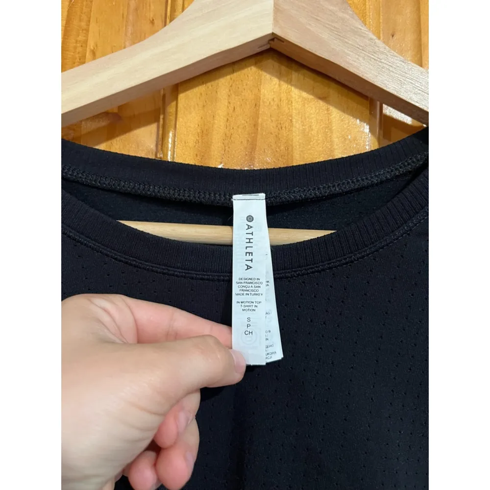 Womens Athleta Black Vent Pullover Black Long Sleeve Layering Shirt Size Small - Image 3