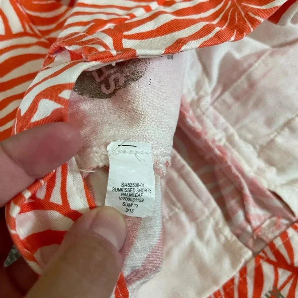 Women’s Gap coral monstera leaf print khaki sunkissed shorts size 4 - Image 6