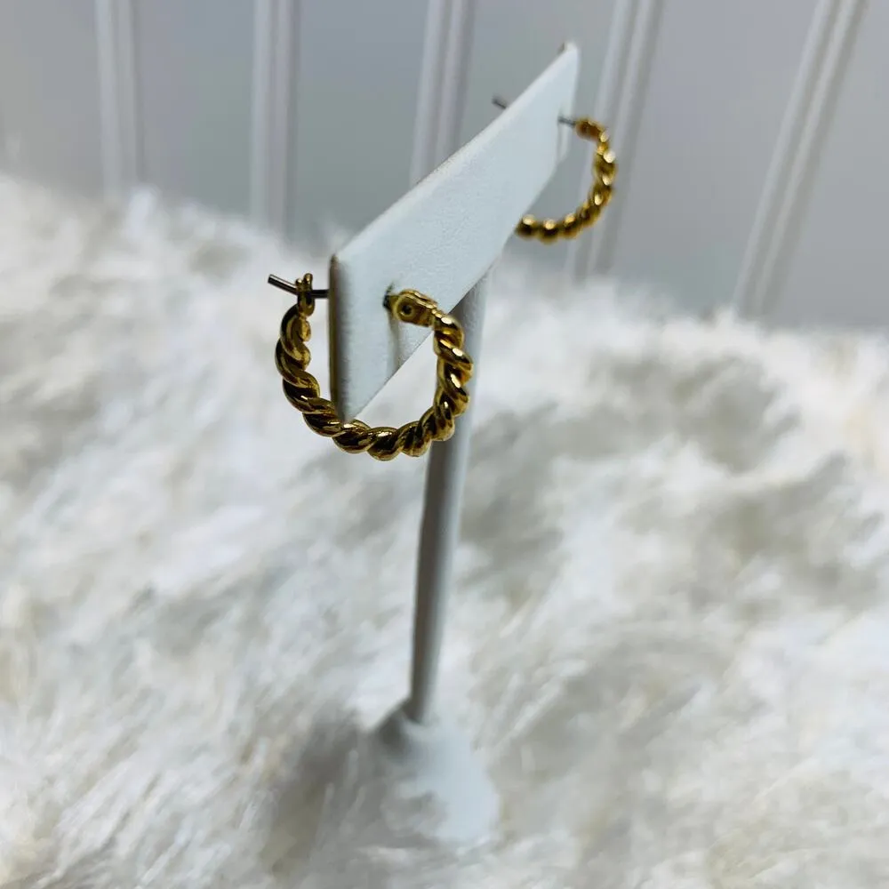 Gold Ribbed Hoop Earrings Clasp Hook 0.5" diameter - Image 2