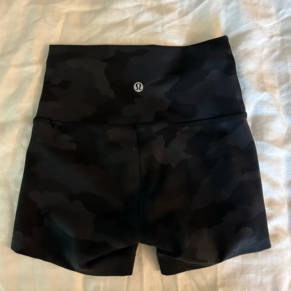 Lululemon Camo Workout Shorts - 2 - Image 3