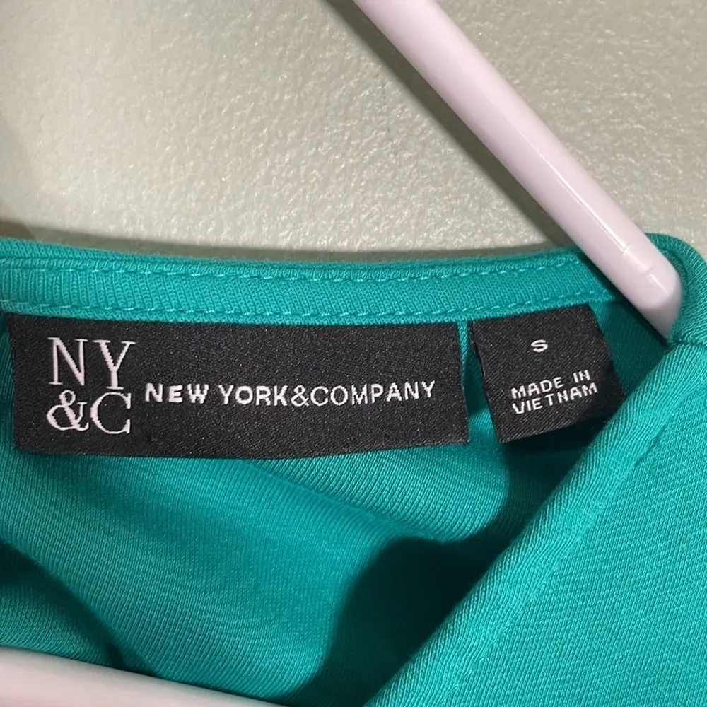 New York & Co Twist - Image 4