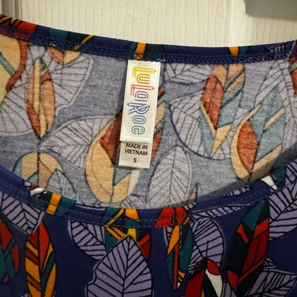 LuLaRoe Lynnae blouse size S - Image 2