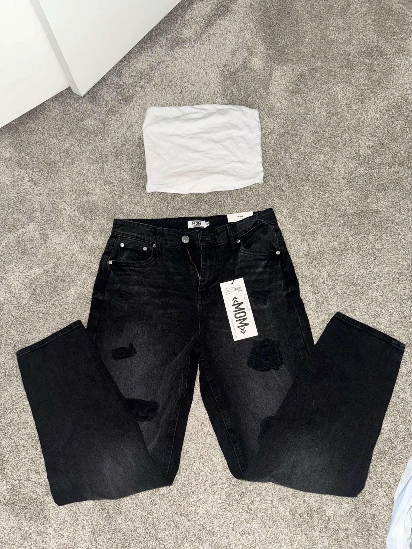 Refuge Mom Jeans Distressed - Image 3