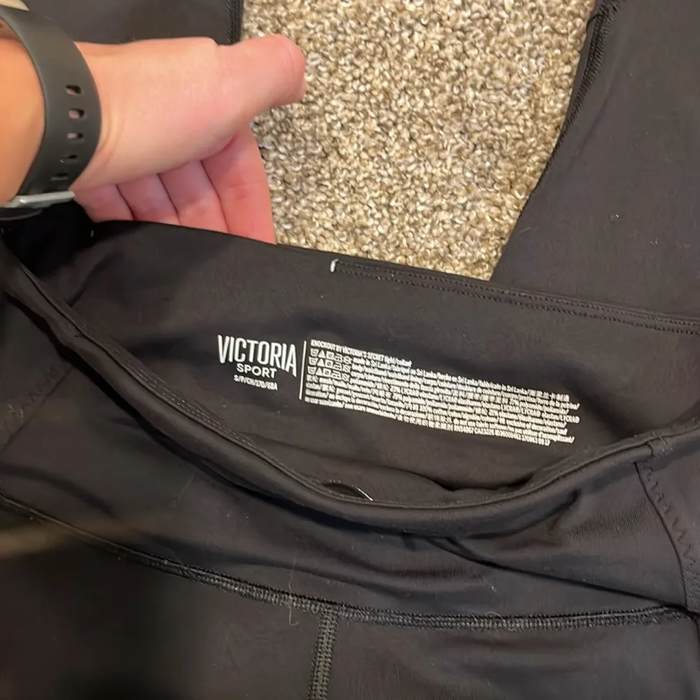 Knockout By Victoria’s Secret Sport Leggings with Criss Cross Detail Size Small - Image 4