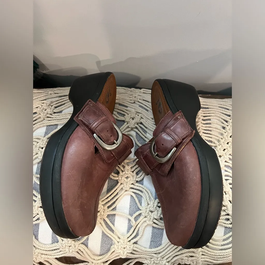 Clogs Crocs Cobbler Chunky Buckle Clogs Mules Size 9 Brown - Image 4
