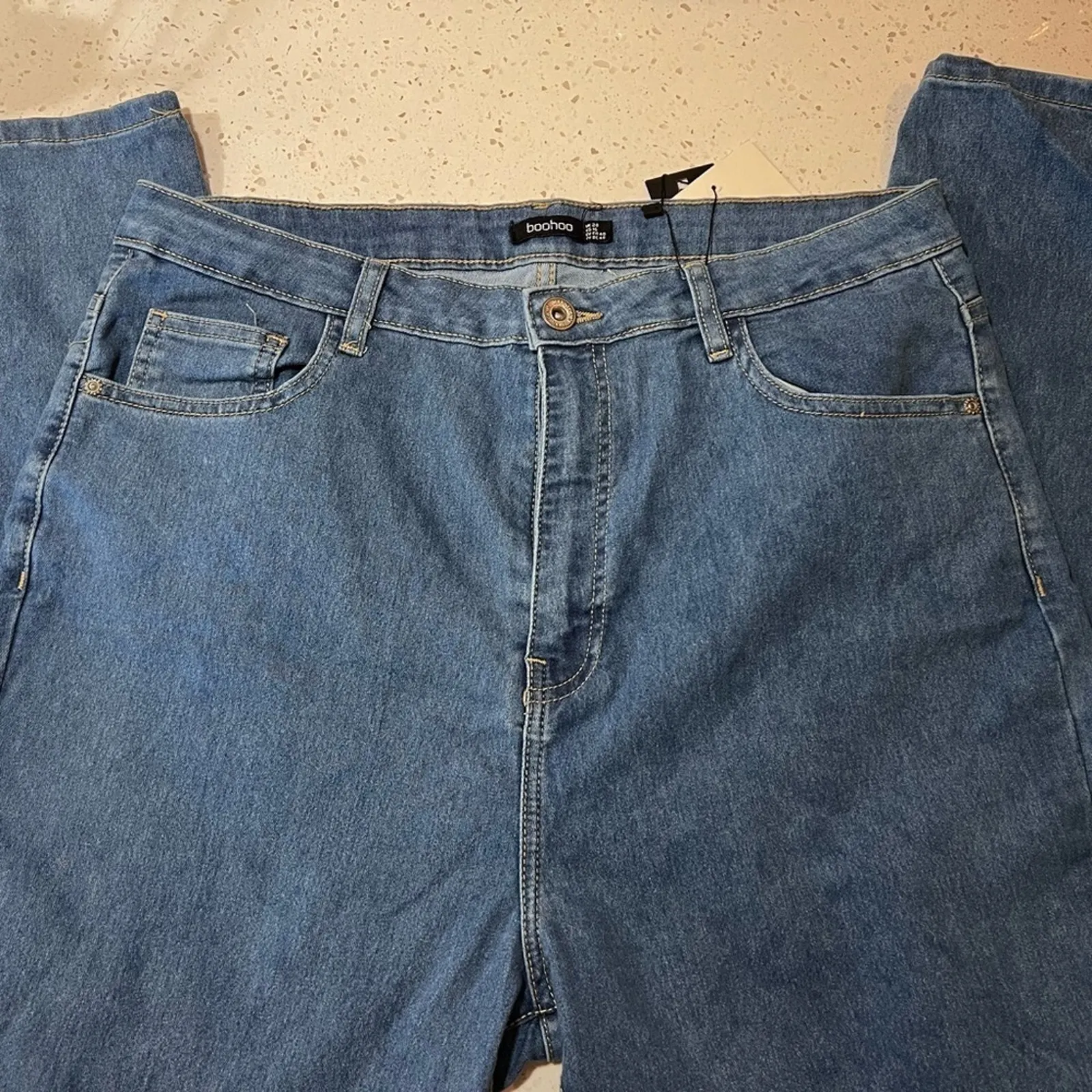 Boohoo size 20 distressed denim NWT plus size Blue - Image 2