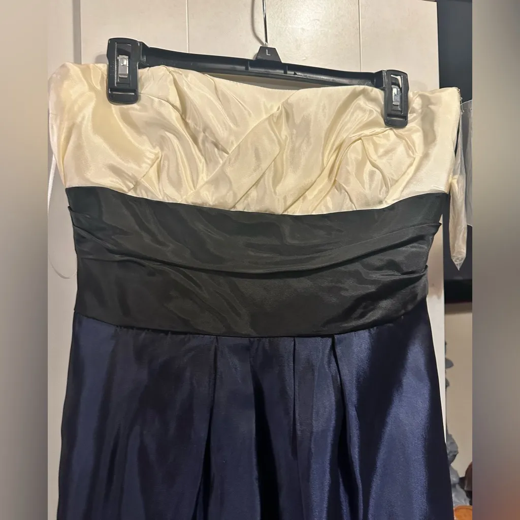 ALVINA VALENTA MAIDS NEW YORK No Longer In Production. Blue Size 10 - Image 2