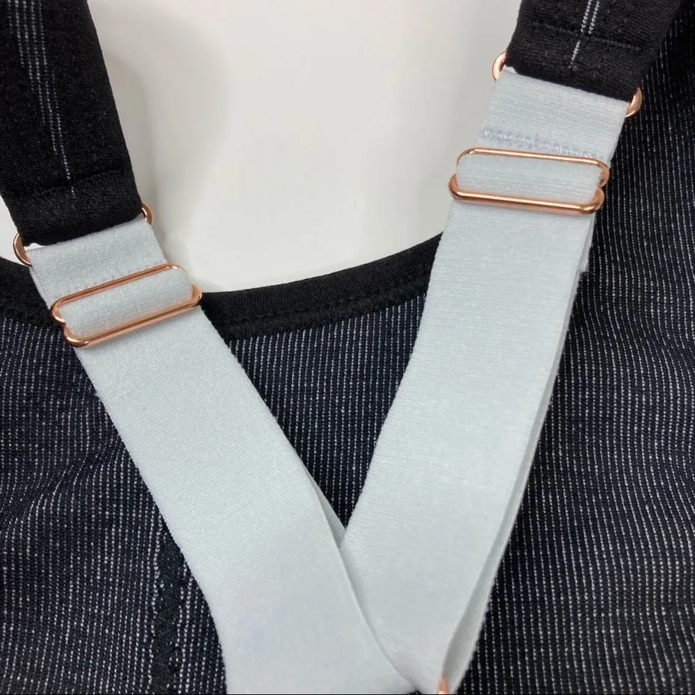 3/$30 Fabletics | Raelynn Seamless Sports Bra Gray Floral - Image 5