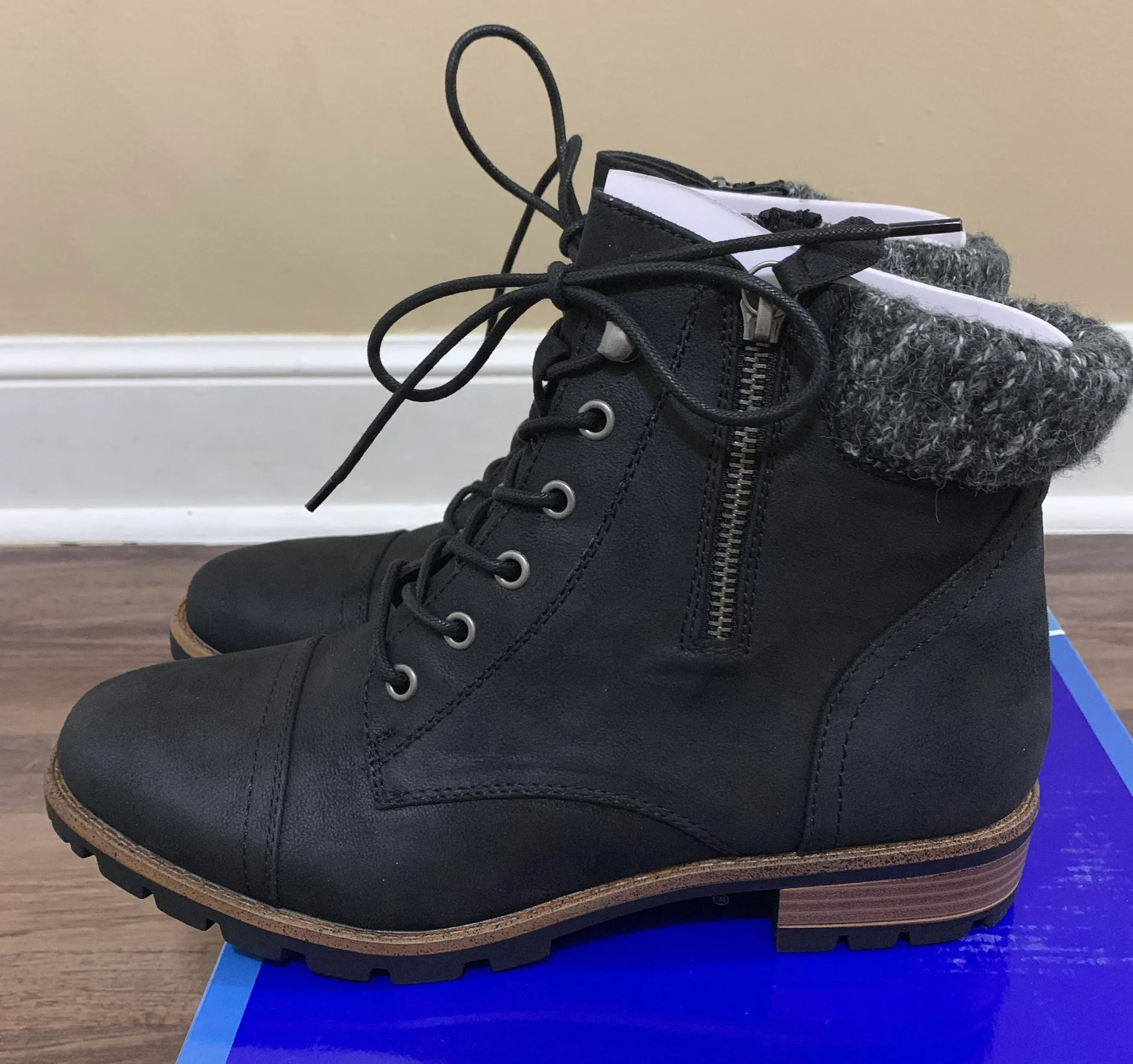 Black Daisy Lace Up Boots Size 9.5 - Image 4