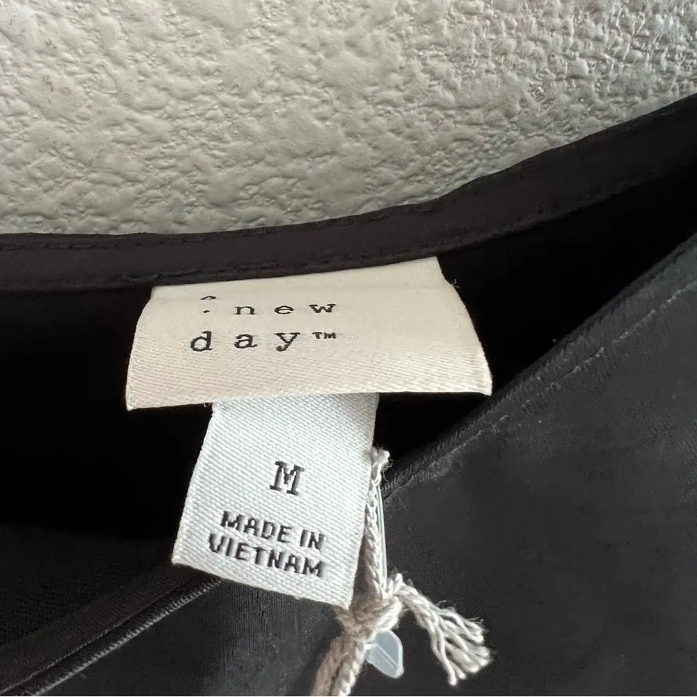 NWOT A New Day Black Slip Tank Cami Casual Trendy Contemporary Neutral Medium - Image 2