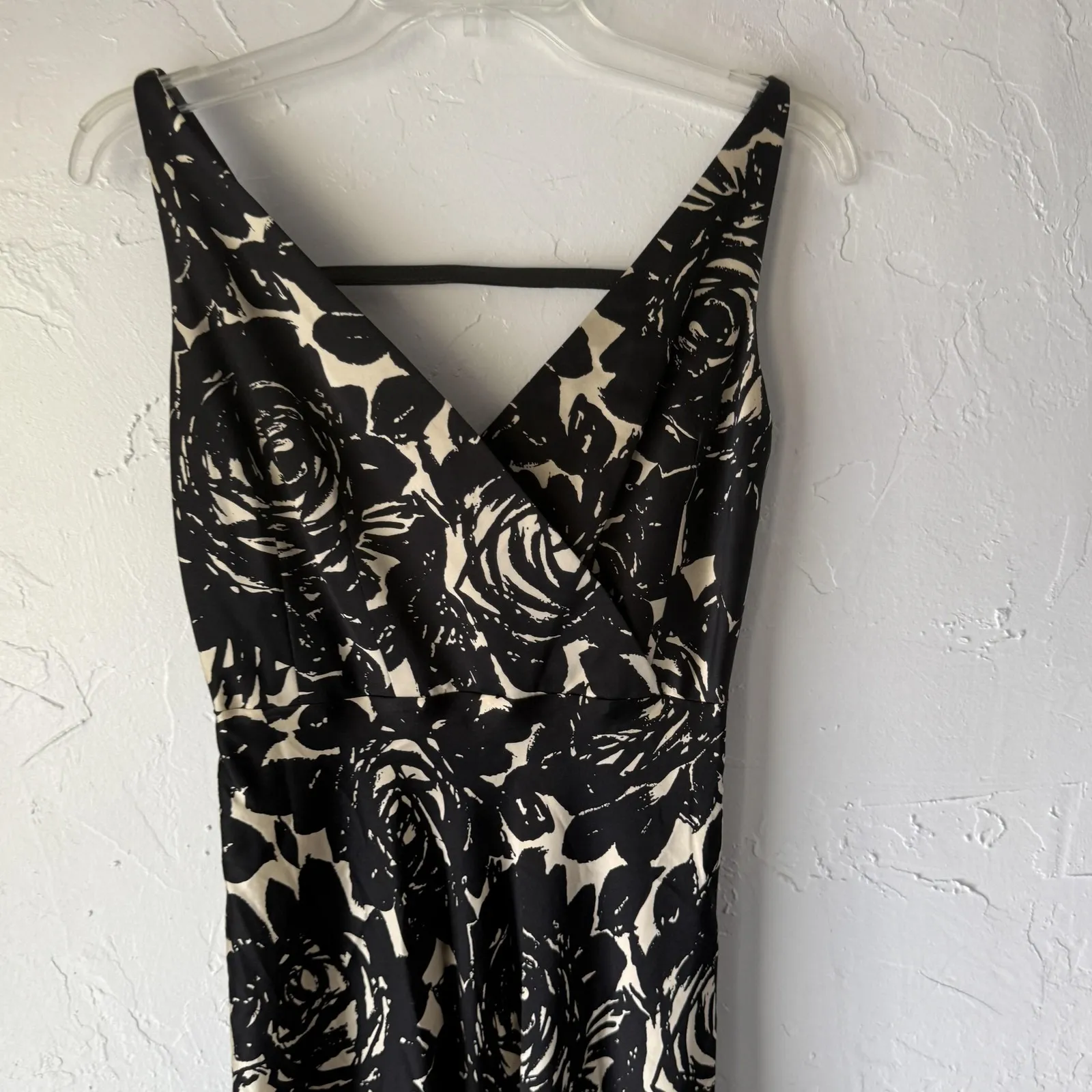 William B Dress Womens 4‎ Black White Floral Silk Sleeveless V Neck Made USA - Image 2