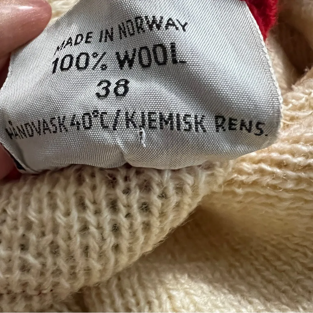 Vintage 70s Gann Sport Norwegian Wool Cardigan Pewter Clasps Size 38 Red Size M - Image 7