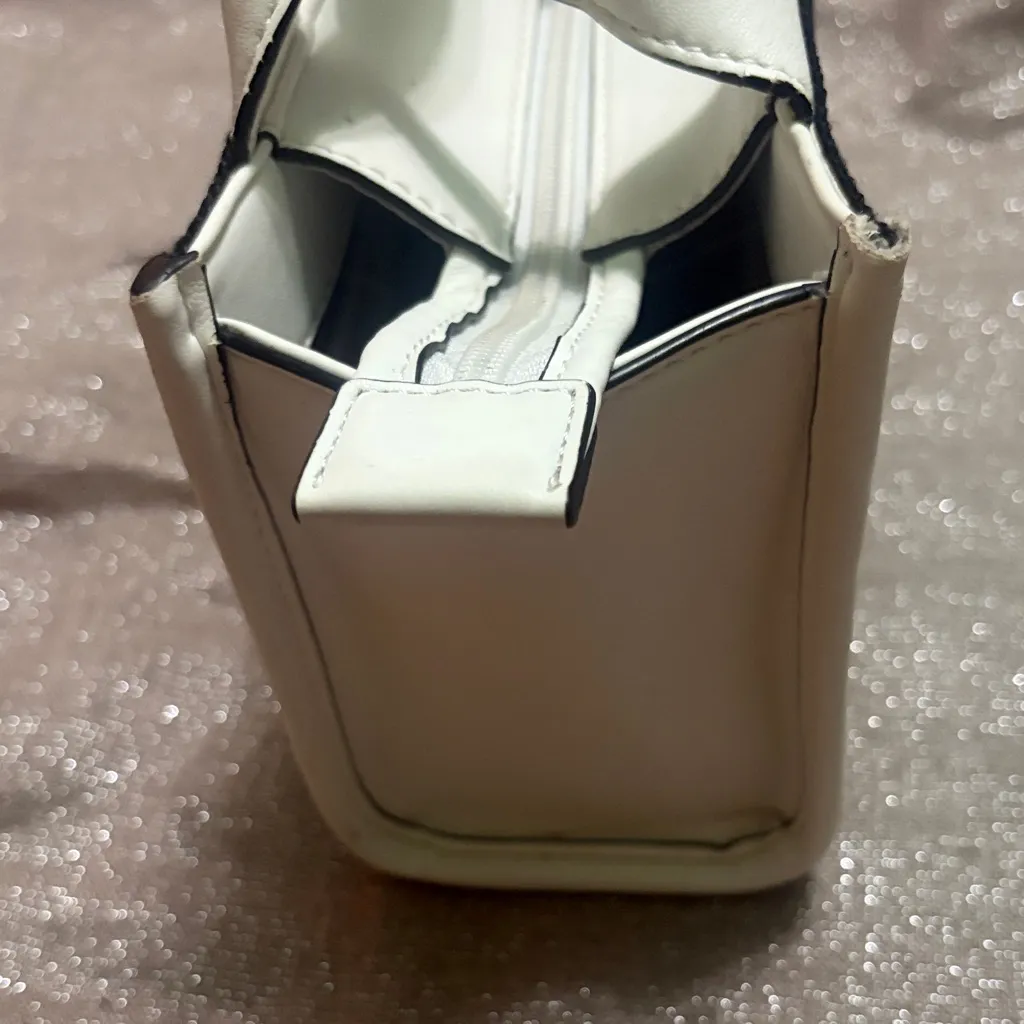 DKNY Small  Bag in Black and White - Image 7