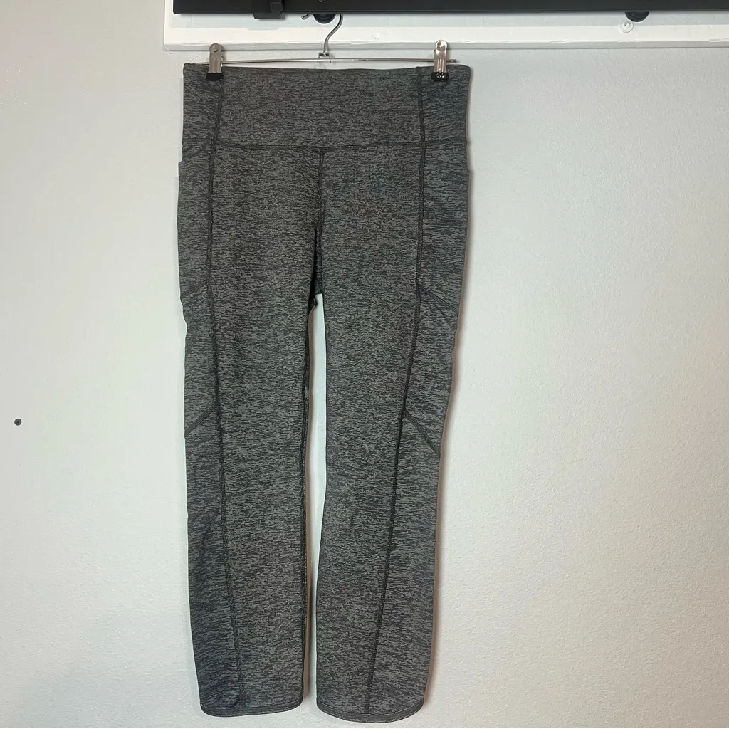 Athleta High Rise Pixel Chaturanga to Town Capri Crop Grey Gray Leggings Medium - Image 3