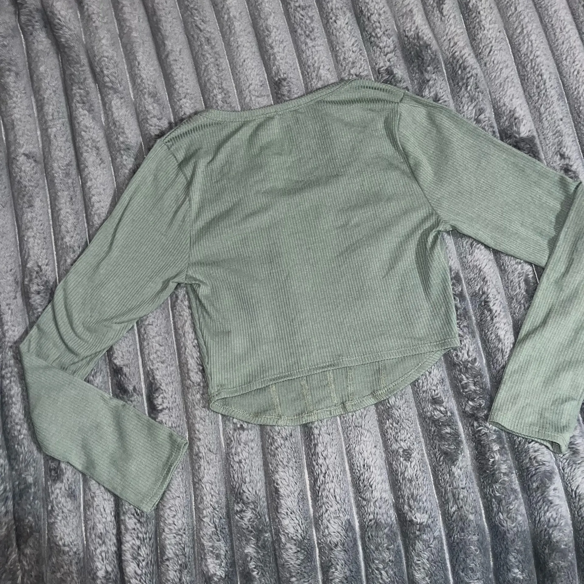 Altar'd State crop long sleeve top - Image 6