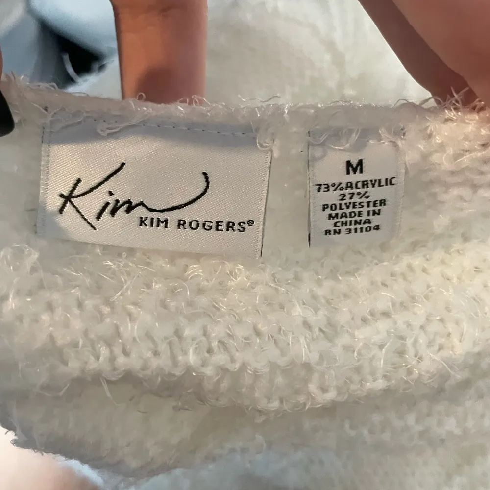 Fuzzy white sweater L - Image 2