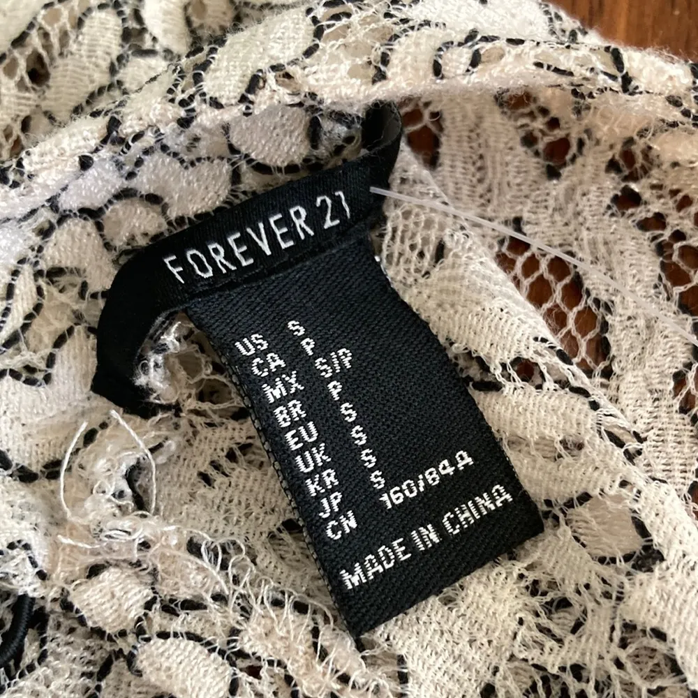 NEW Forever 21 Sheer Lacy Peplum Blouse Black White Top Shirt Size Small NWT - Image 4