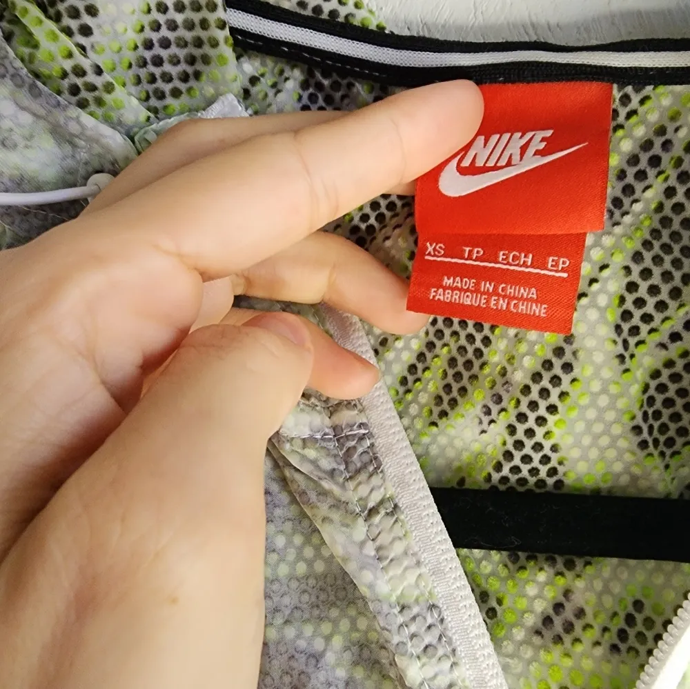 Nike Tech size XS Tech Hyperfuse Camo Windbreaker Vest - Image 3