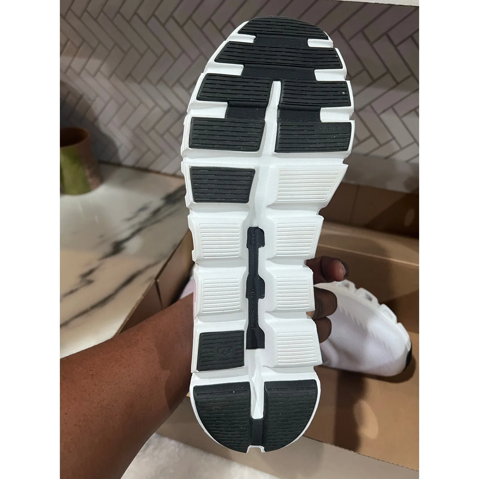 On Running The Roger Pro 2 Tennis Shoes White Flame Size 8W New Box - Image 6