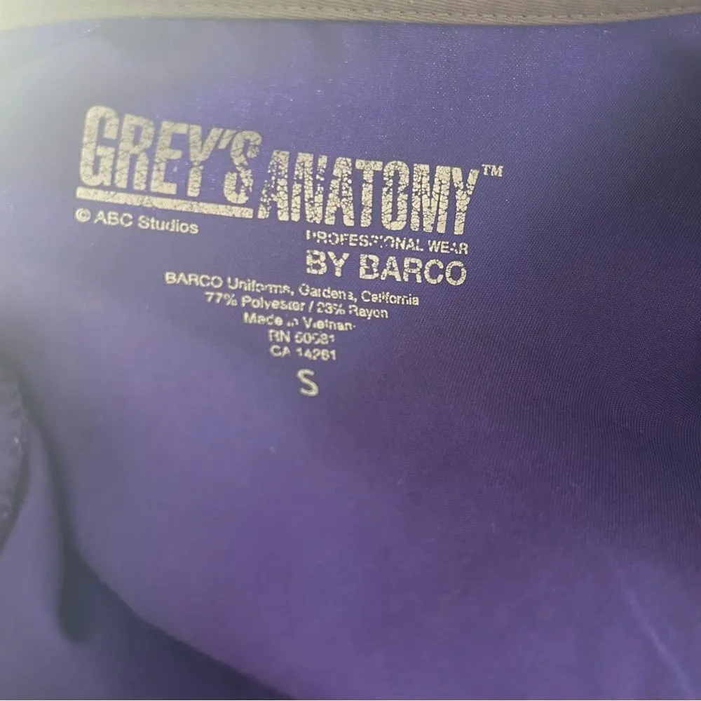 Grey’s Anatomy by Barco purple scrubs top tee short sleeve v neck women’s small - Image 2