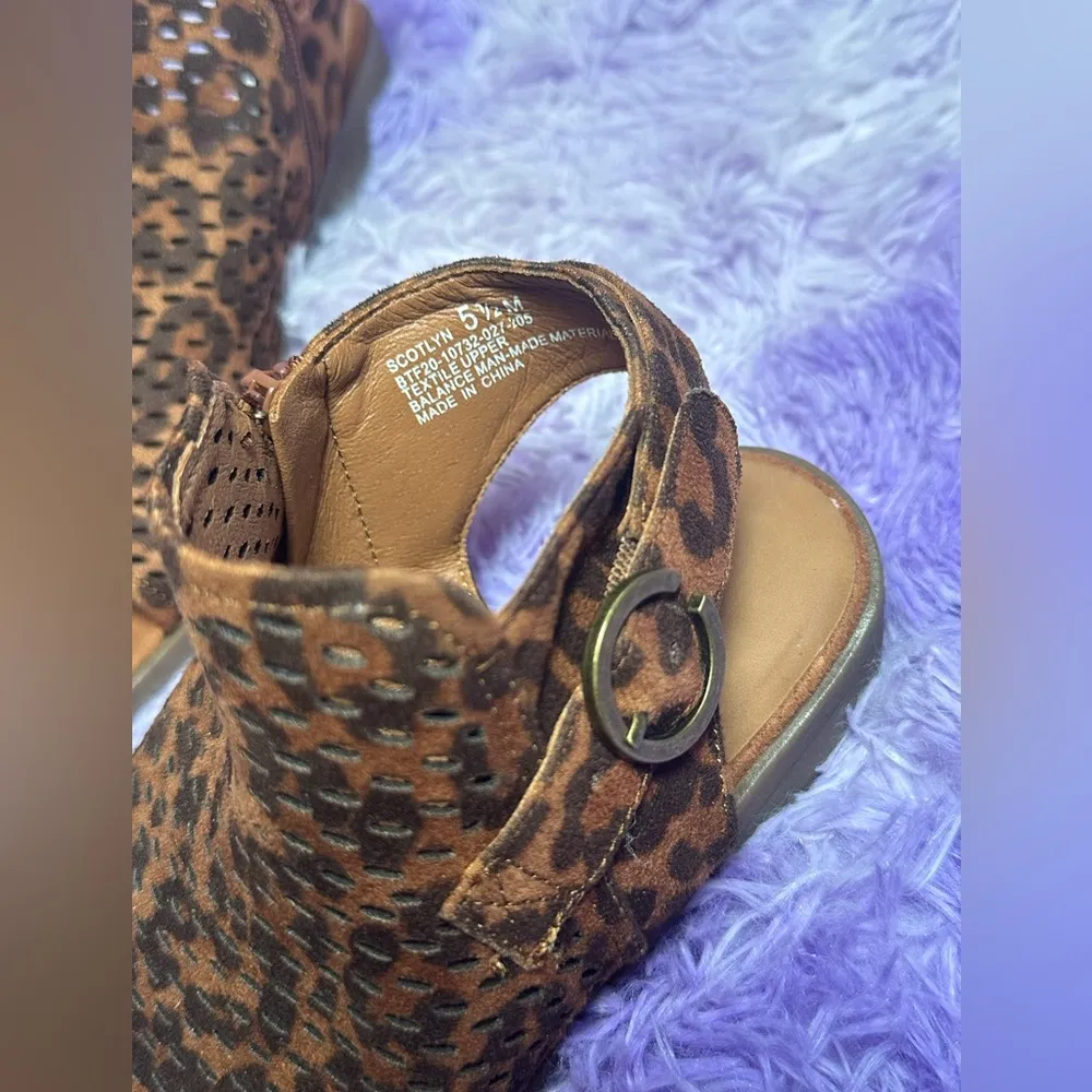 Baretraps Womens Scotlyn Open Toe Flat Cushioned Strappy Slingback Sandal 5.5M - Image 4