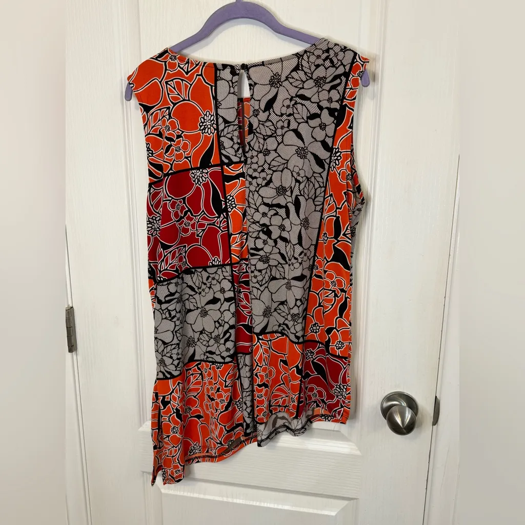 ✨3 for $15✨ Worthington Asymmetrical Dress in Red and Orange Floral - Image 3