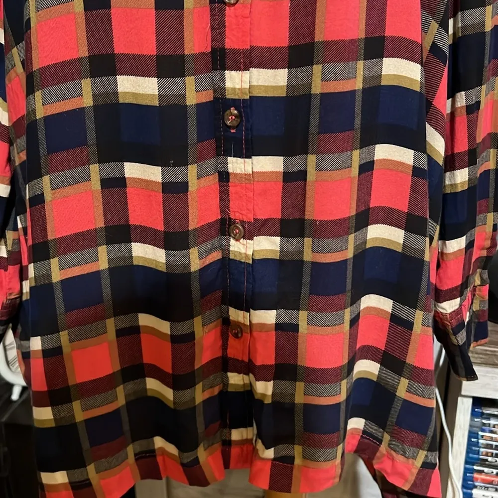 Umgee plaid women’s button-down, long sleeve shirt, size medium oversize - Image 2