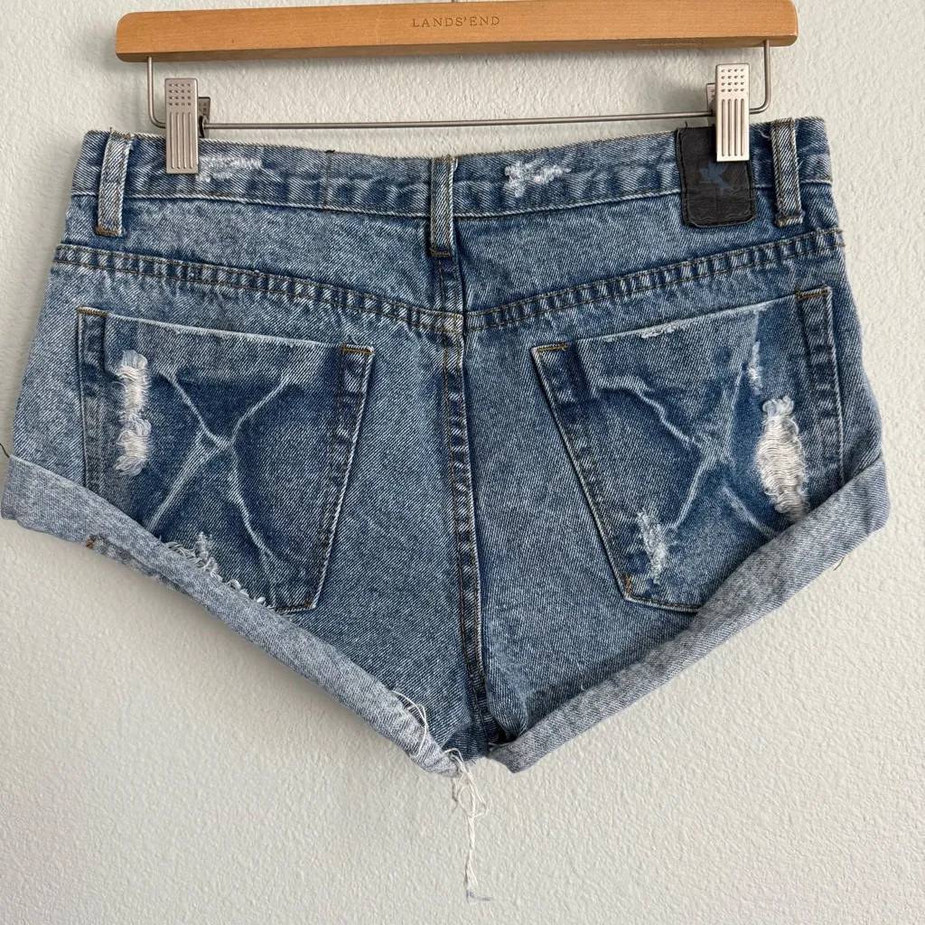 One Teaspoon Bandit Distressed Denim Shorts. Size 27 - Image 4