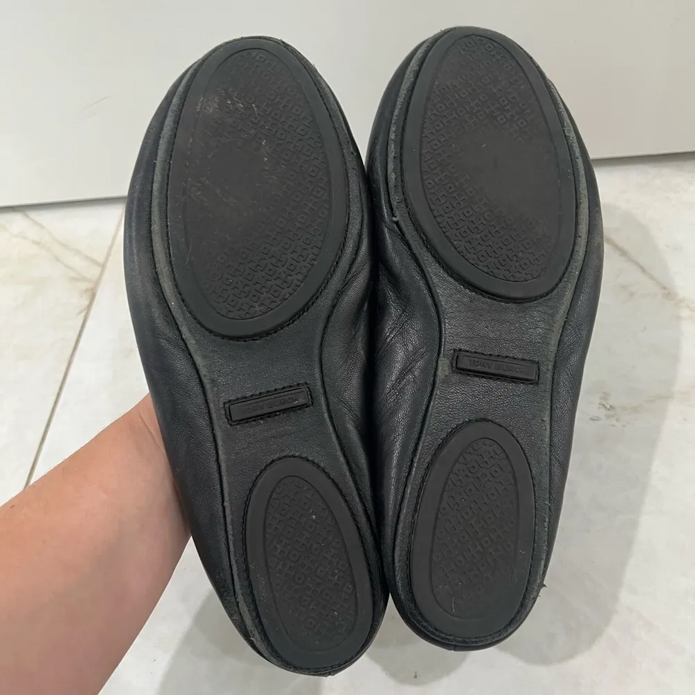 Tory Burch Black Leather Logo Flats Size 8 US - Image 3