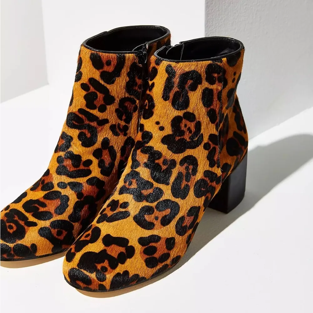 Urban Outfitters • Thelma Leopard Print Ankle Boot calf hair block heel - Image 6