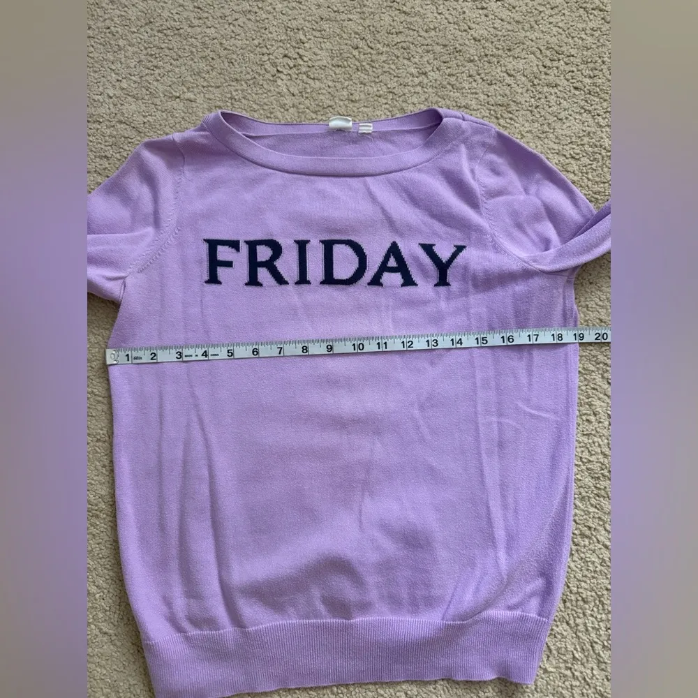 Gap lilac cotton crewneck sweater in size small “Friday” - Image 4