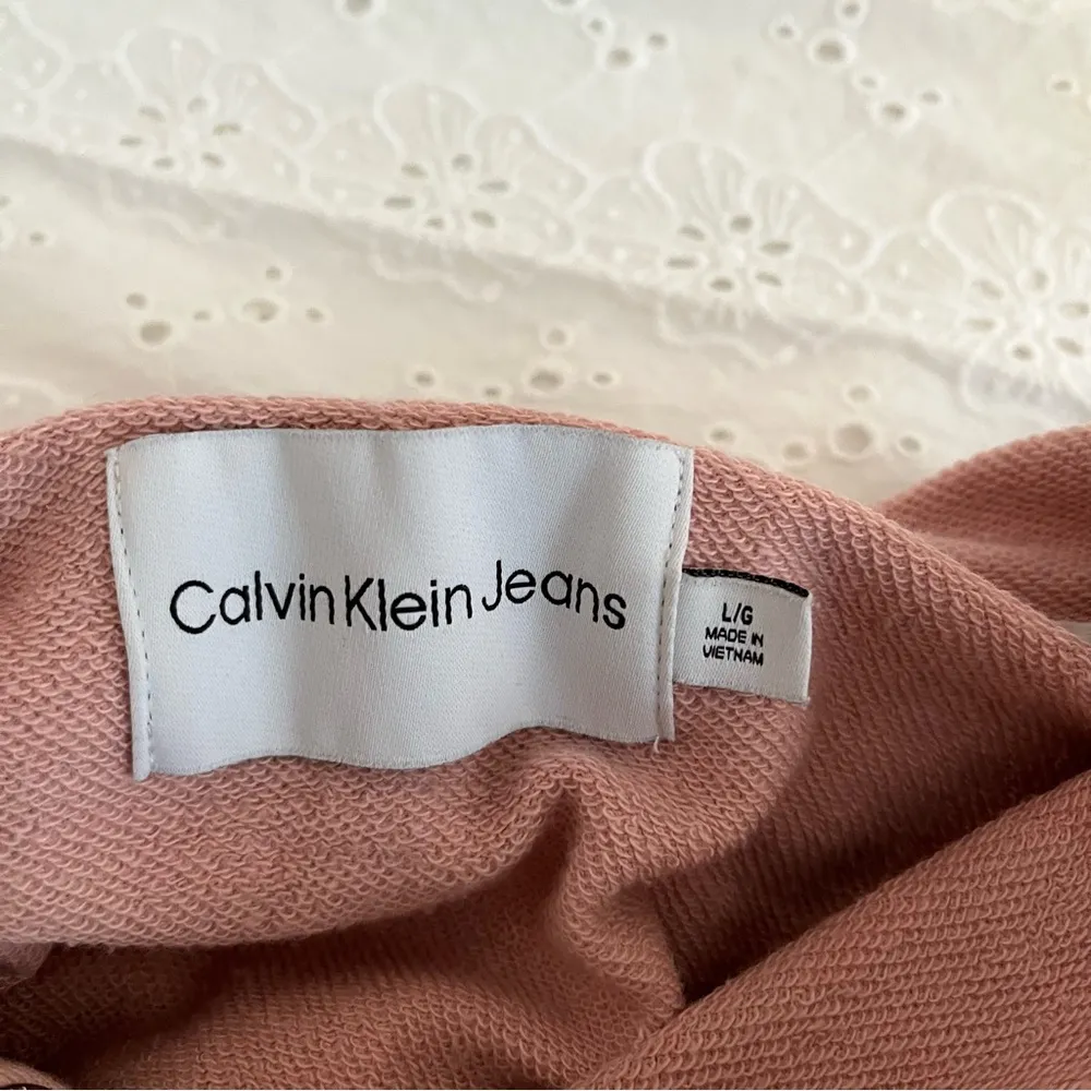 Pink Calvin Klein cropped hoodie - Image 3
