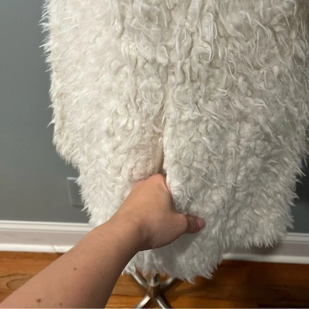 Offline By Aerie Ivory Draped Open Front Sherpa Faux Fur Vest Pockets Size XS - Image 4