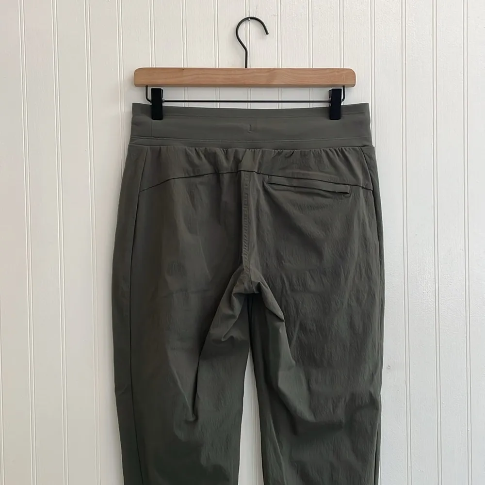 ATHLETA Trekkie North Jogger Hiking Pants in Mountain Olive Green Size 4 - Image 7