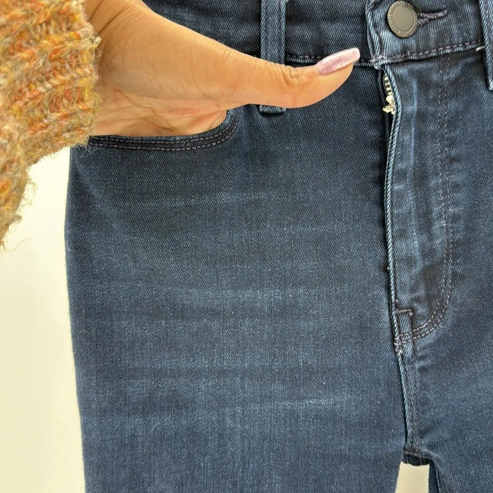 Hudson Super skinny Barbra dark wash flattering lots of stretch sexy versatile - Image 4