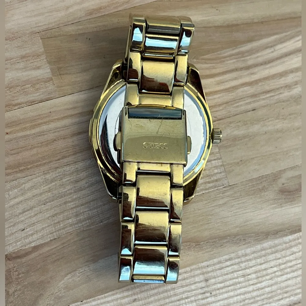 Guess Ladies Watch Crystals Gold Tone Bracelet Pearl Dial Quartz Day Date Dials - Image 7