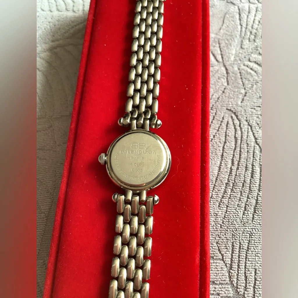 Beautiful 💖 BALENCIAGA💖 watch for lady🌹 - Image 7
