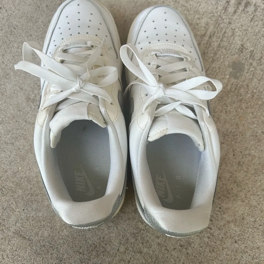 Classic White Lace - Image 9