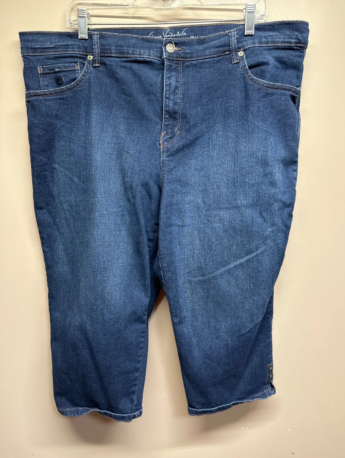 Gloria Vanderbilt Amanda All Around Slimming Effect Capris Womens 18W Dark Wash - Image 1