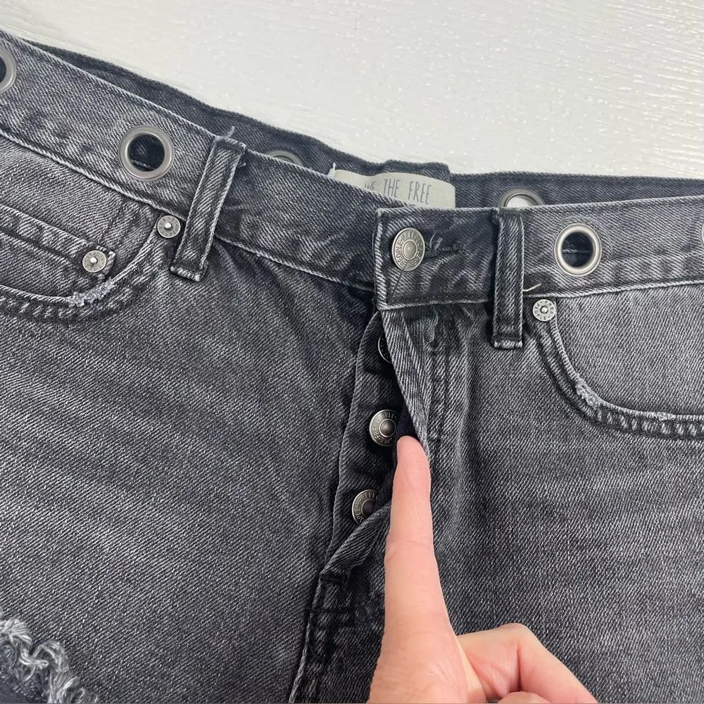 We the Free People Cut Off Jeam Shorts Grommet Waist‎ Size 27 Black Wash Denim - Image 3