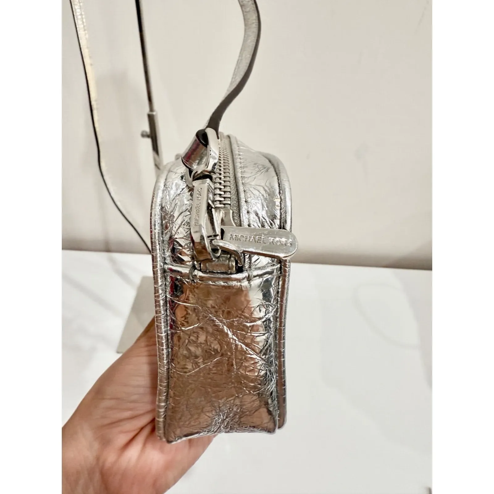 Michael Kors Jet Set Small Camera Crinkled-Leather Crossbody Bag Silver Women's - Image 4