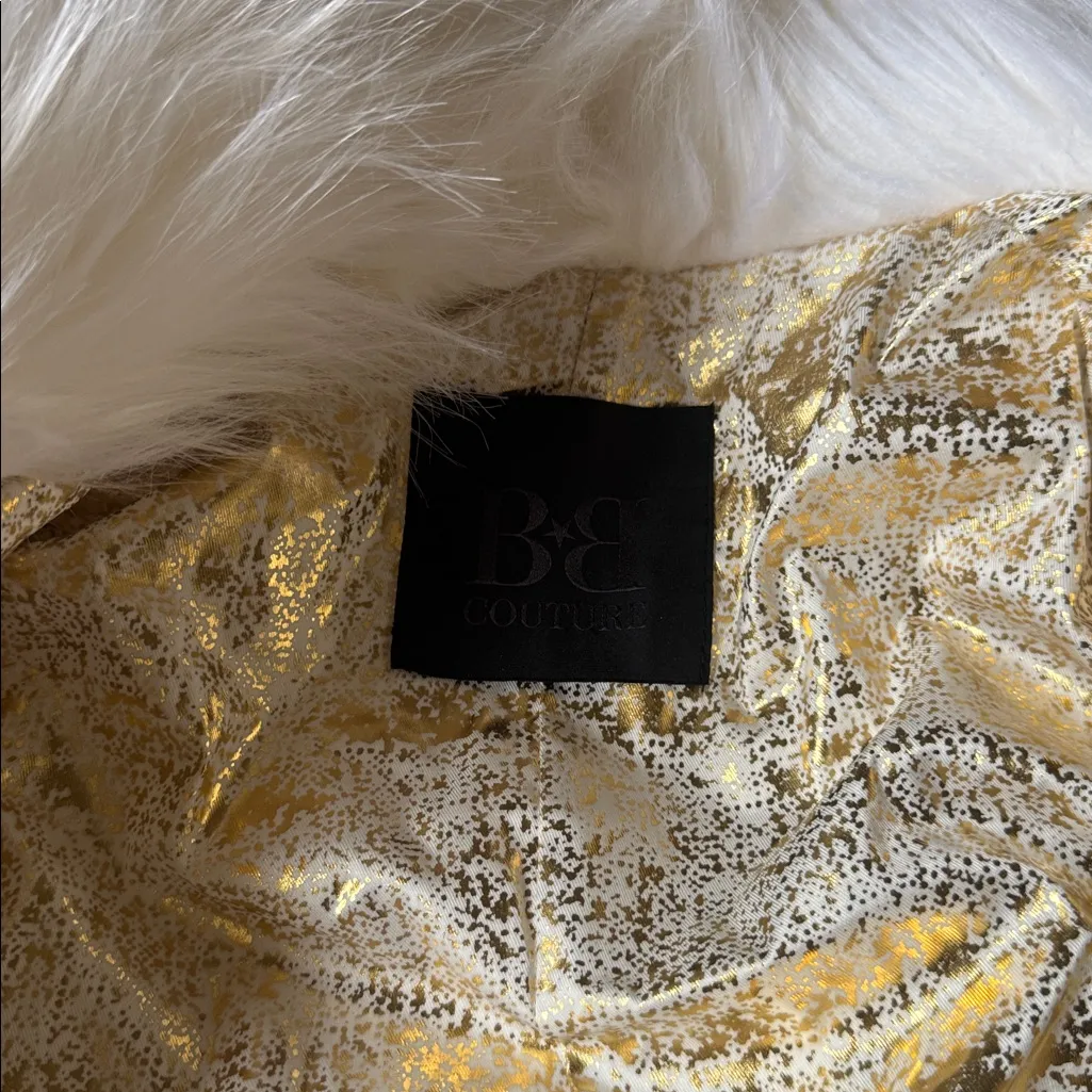 Luxurious White Fluffy Coat Size undefined - Image 2