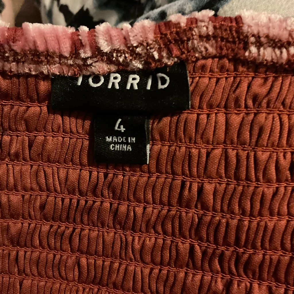 Torrid  Red Ruffled Peplum‎ Blouse Short Sleeve - Image 2